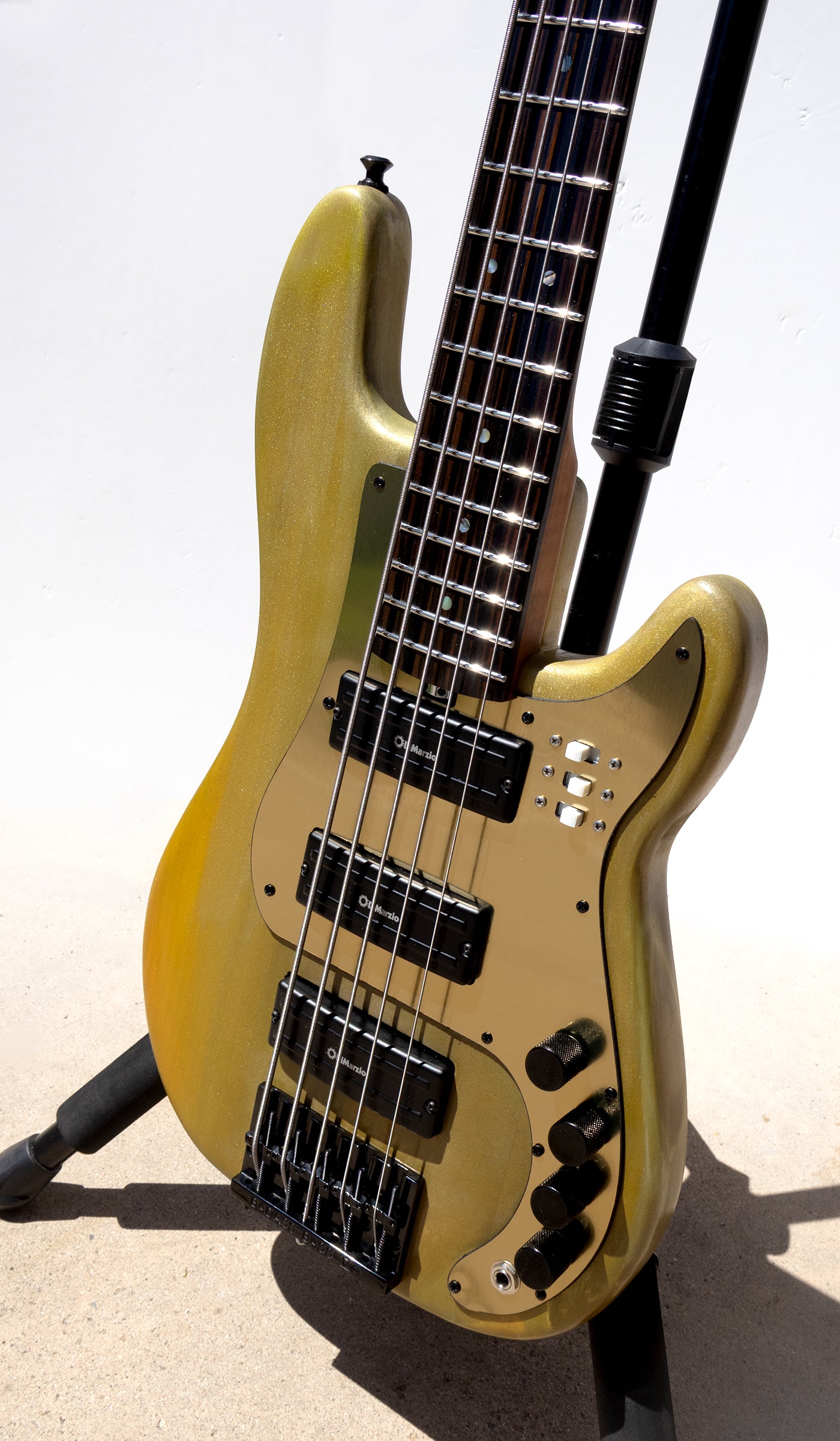 Thunderhorse V - Honey Chrome - Medium Scale