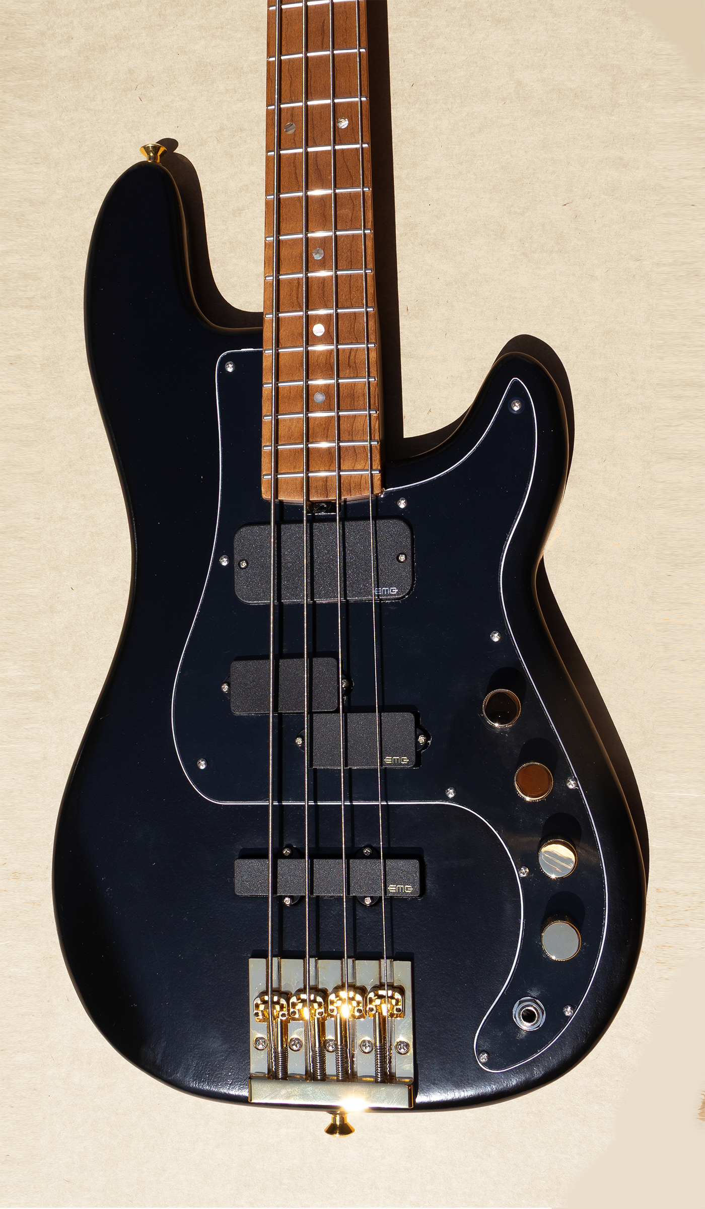 Thunderhorse 4 - Black and Gold - McGrath Guitars