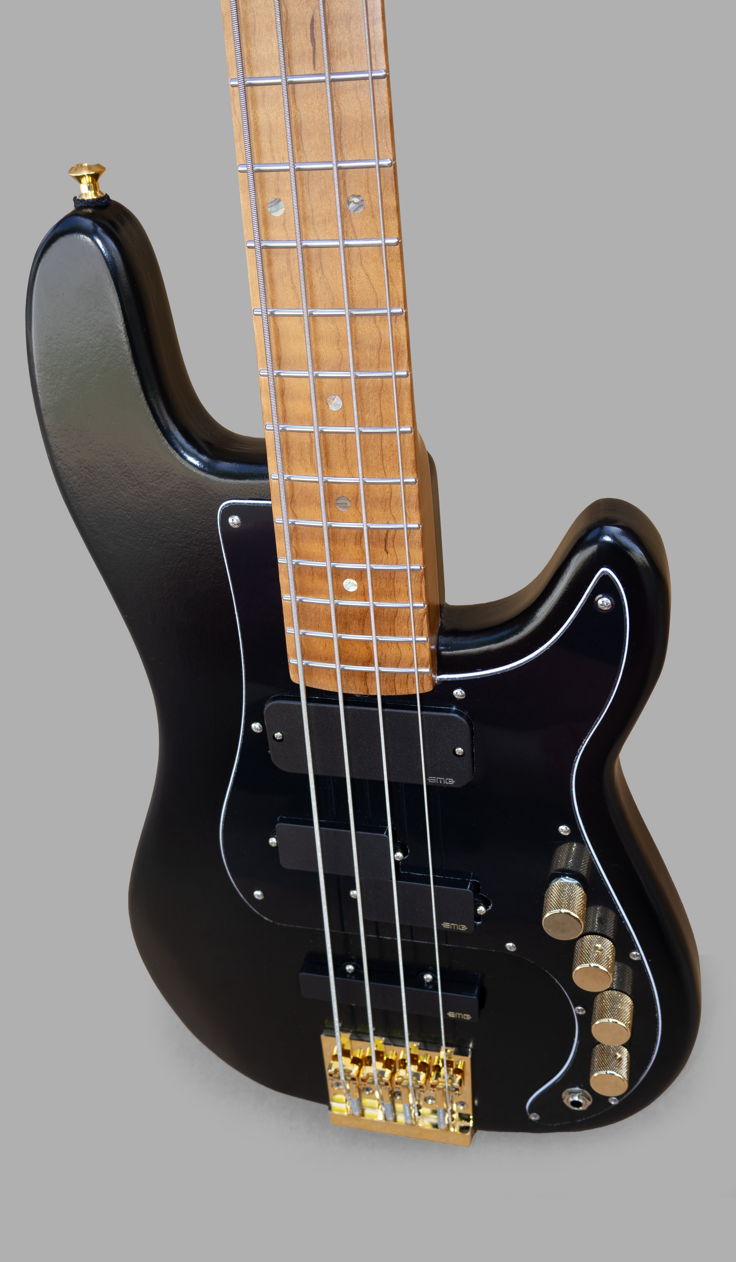Thunderhorse 4 - Black and Gold - McGrath Guitars