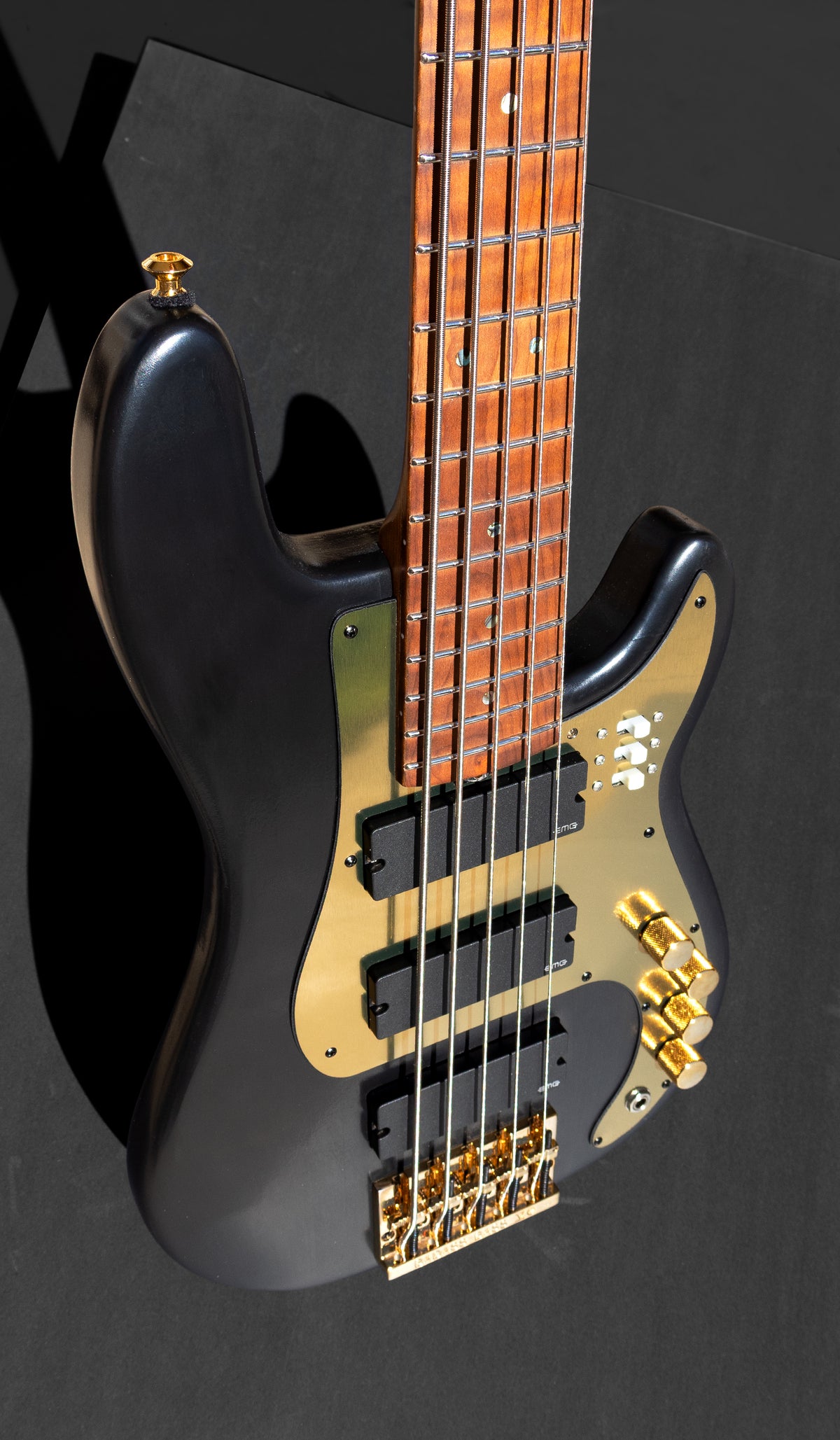 Thunderhorse V - Black and Gold - McGrath Guitars