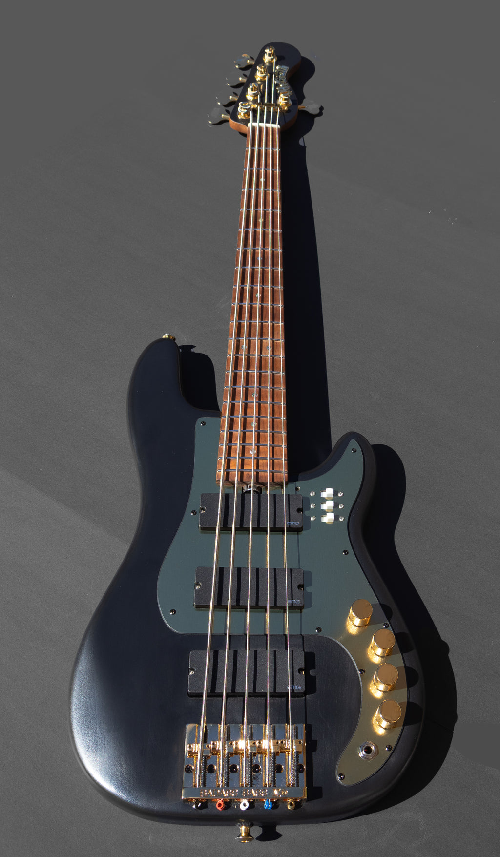 Thunderhorse V - Black and Gold - McGrath Guitars