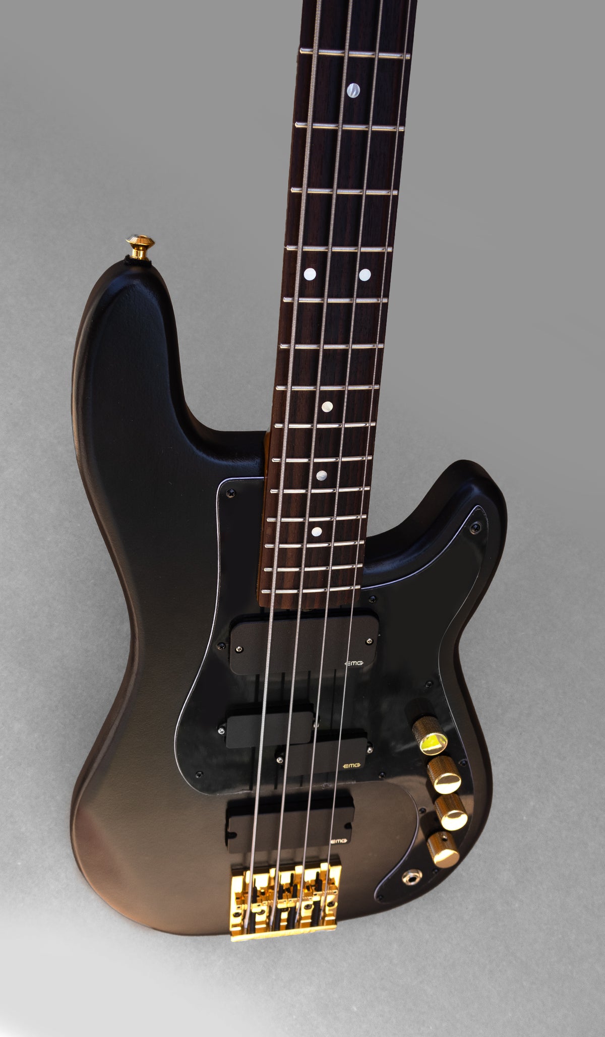 McGrath Thunderhorse IV - Black and Gold - McGrath Guitars