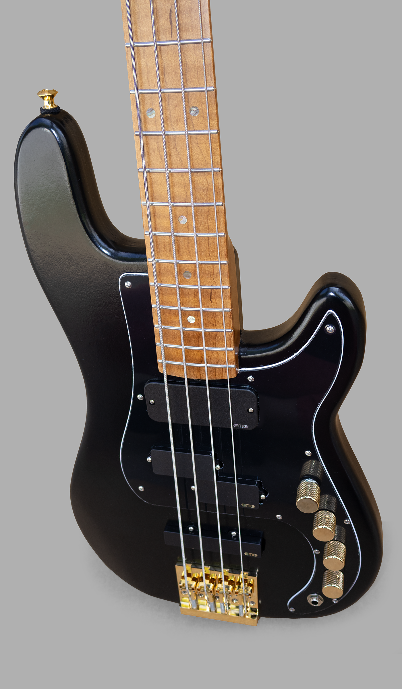 Thunderhorse 4 - Black and Gold - McGrath Guitars