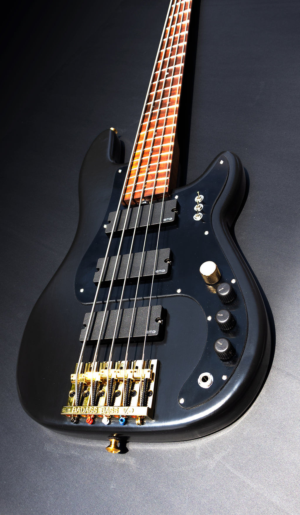 Thunderhorse V - Black and Gold - McGrath Guitars